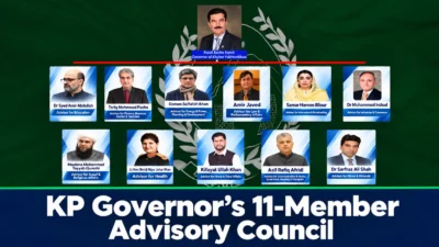 Faisal Karim Kundi chairing the Khyber Pakhtunkhwa Governor's Advisory Council boardroom meeting with 11 technocratic, religious, and military members in front of a provincial development map screen.